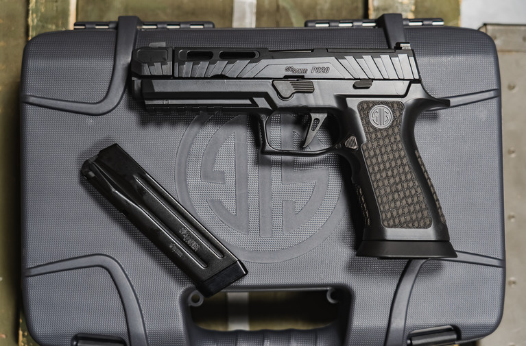 GUN CONTROL デモテープ Gun show loophole' about to close as Biden restricts gun